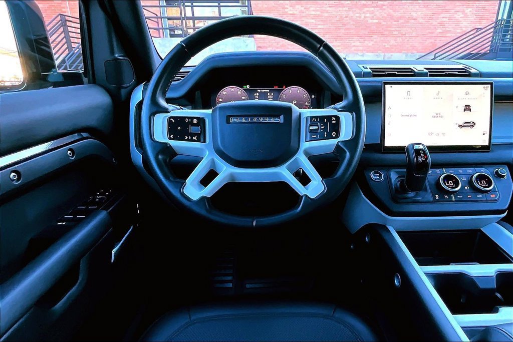 Used 2025 Land Rover Defender 110 S AWD/4WD image 7