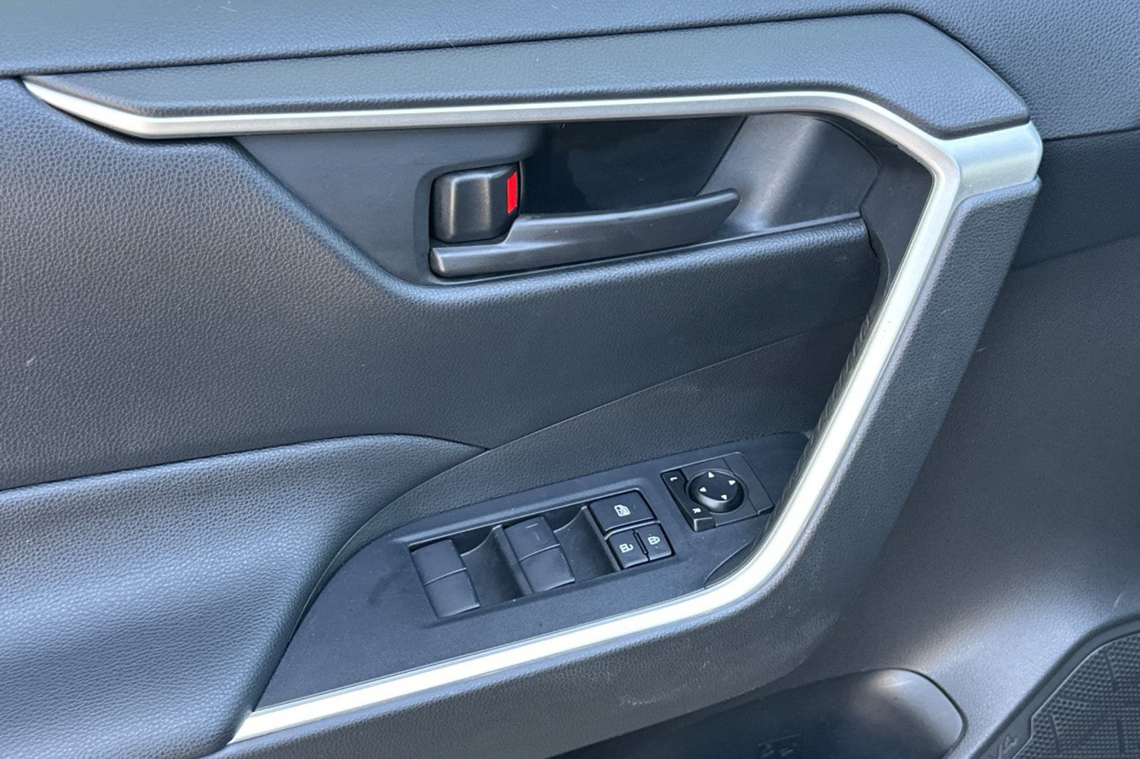 Certified 2020 Toyota RAV4 LE AWD/4WD image 11