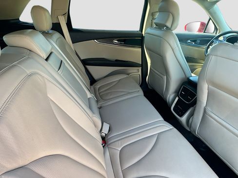 Used 2017 Lincoln MKX Reserve image 29