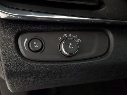 Used 2025 Buick Envista Preferred image 12