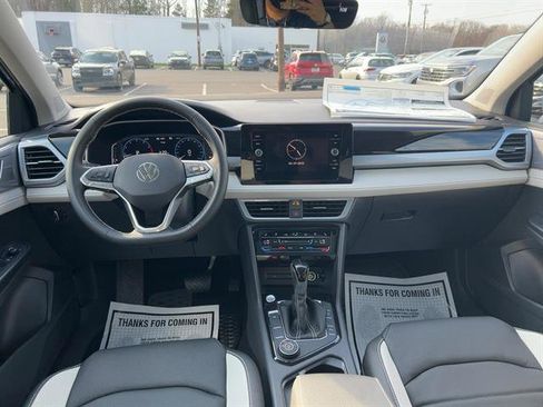 New 2025 Volkswagen Taos SEL image 8