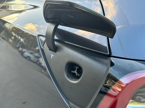 Used 2024 Tesla Model Y Long Range image 40