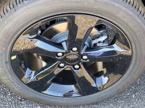 New 2025 Jeep Grand Cherokee Altitude image 6