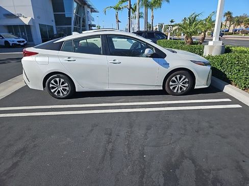 Used 2022 Toyota Prius Prime XLE image 5