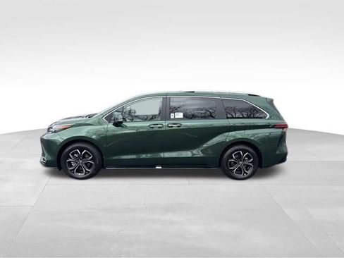 New 2026 Toyota Sienna Platinum image 2