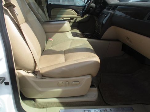 Used 2012 GMC Yukon Denali image 40