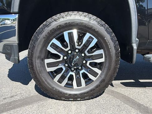 Used 2020 Chevrolet Silverado 2500 LTZ w/ LTZ Plus Package AWD/4WD image 9
