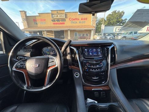 Used 2017 Cadillac Escalade ESV Premium Luxury image 28