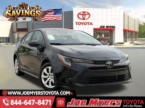 Used 2025 Toyota Corolla LE image 1