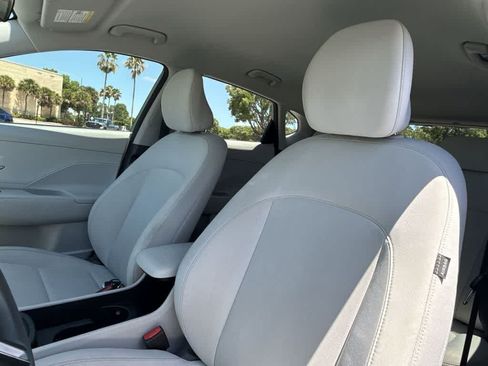 Used 2025 Hyundai Kona SE FWD image 14