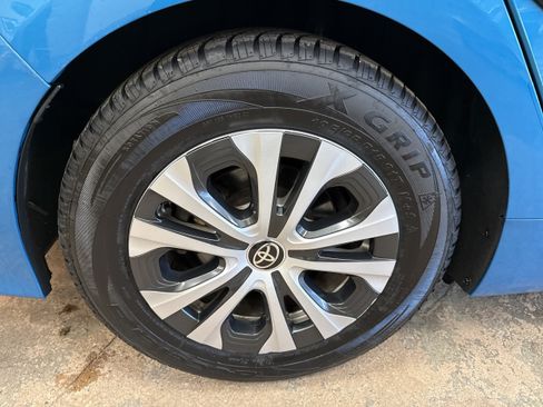 Used 2021 Toyota Prius Prime LE FWD image 11