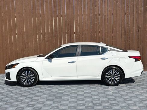 Used 2025 Nissan Altima 2.5 SV image 12