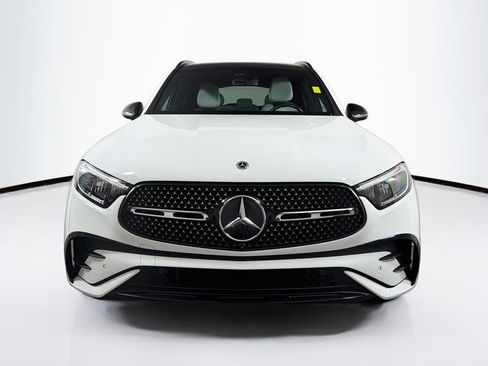 Used 2023 Mercedes-Benz GLC 300 4MATIC image 2