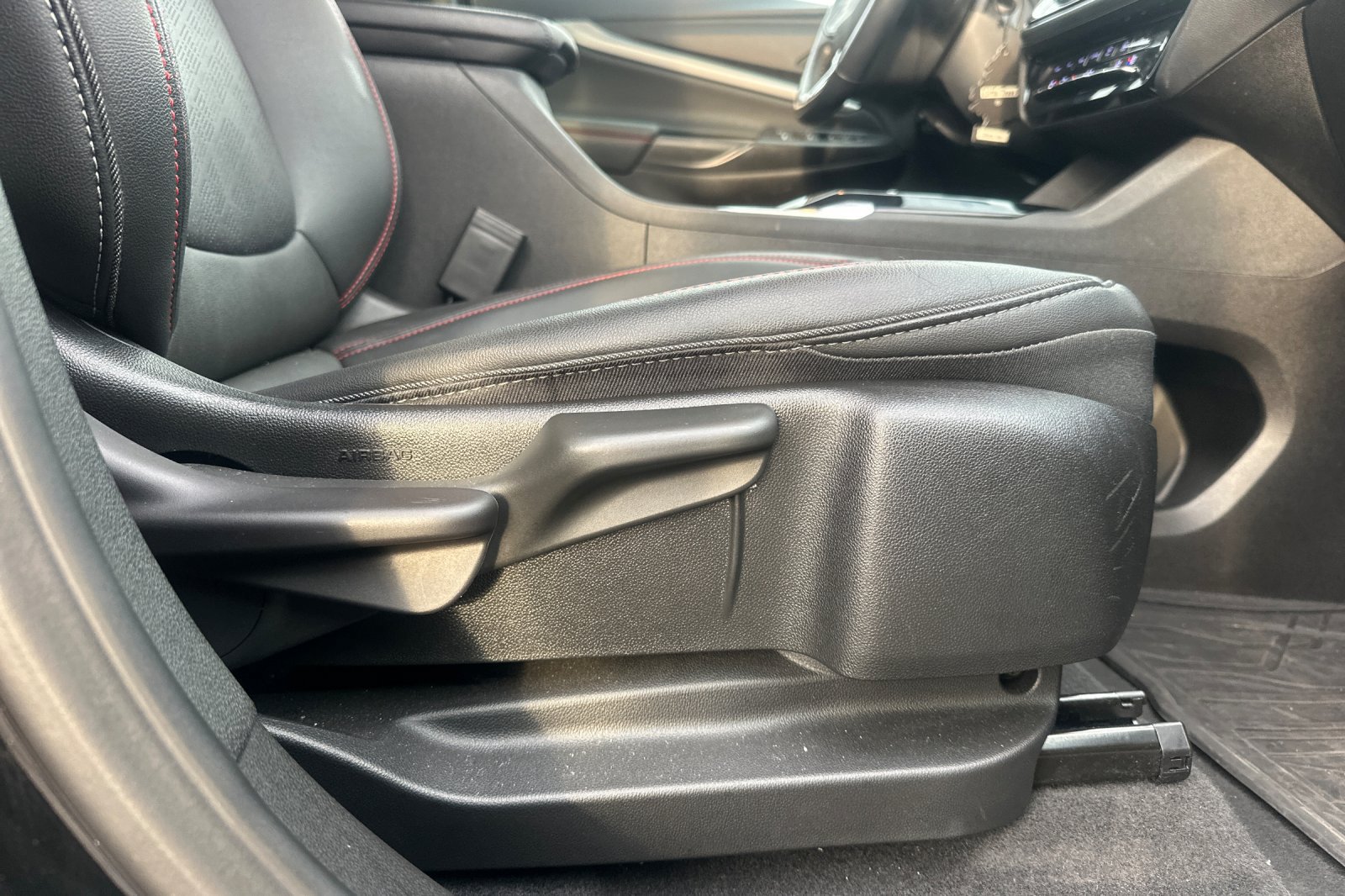 Used 2023 Chevrolet Bolt EUV Premier w/ Redline Edition FWD image 22