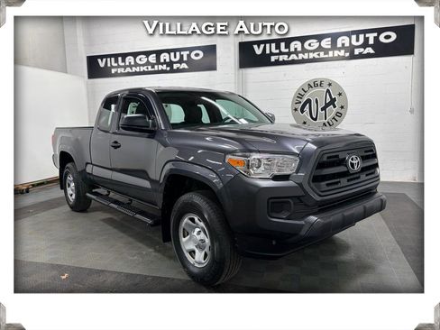 Used 2017 Toyota Tacoma SR image 1
