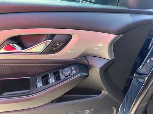 Used 2023 Chevrolet Traverse LT FWD image 13