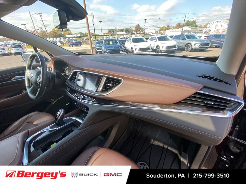 Used 2021 Buick Enclave Avenir w/ Avenir Technology Package AWD/4WD image 32