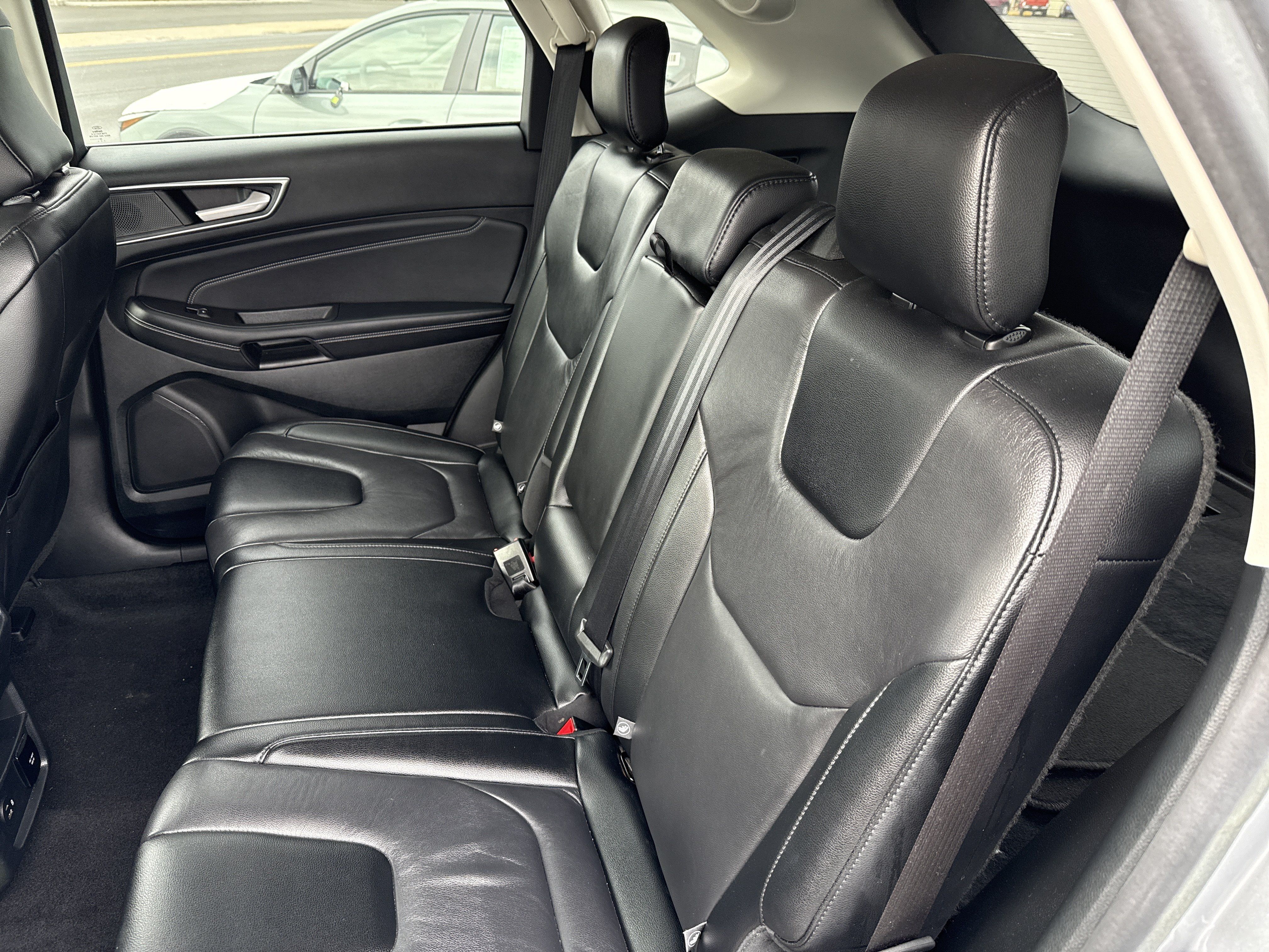 Used 2022 Ford Edge Titanium AWD/4WD image 13