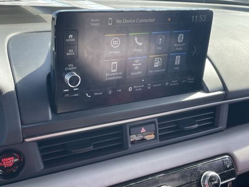 Used 2025 Honda Pilot EX-L image 6