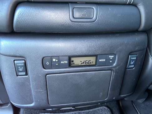 Used 2024 Nissan Armada Platinum w/ Captain's Chairs Package image 40