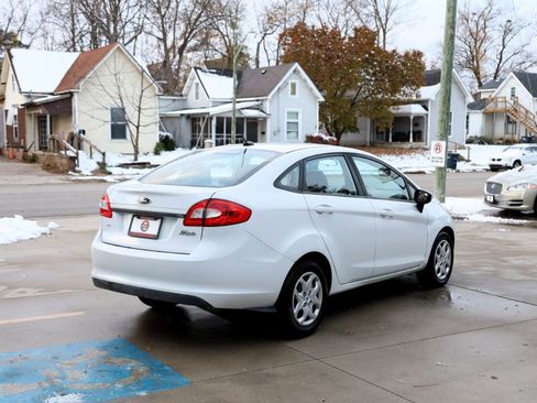 Used 2013 Ford Fiesta SE image 7