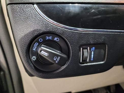 Used 2018 Dodge Grand Caravan SXT image 41