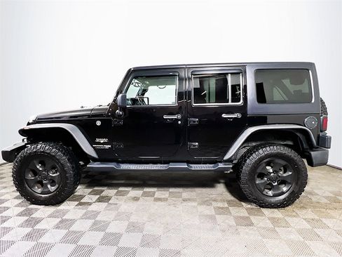 Used 2018 Jeep Wrangler Unlimited Sahara w/ Connectivity Group image 5