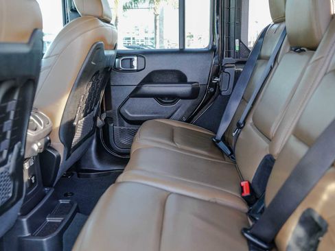 Used 2022 Jeep Wrangler Unlimited Rubicon w/ Xtreme Recon 35" Tire Package image 13