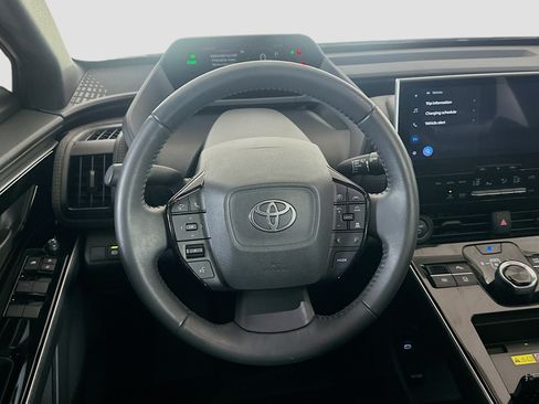 Used 2025 Toyota bZ4X FWD image 18