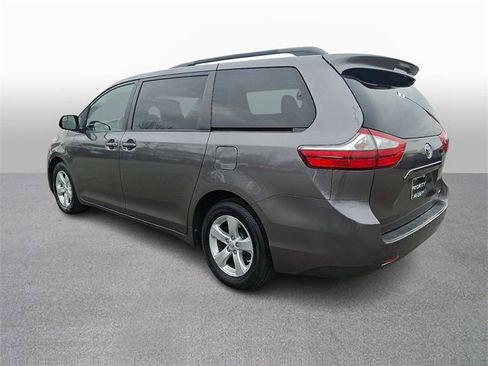 Used 2017 Toyota Sienna LE image 6