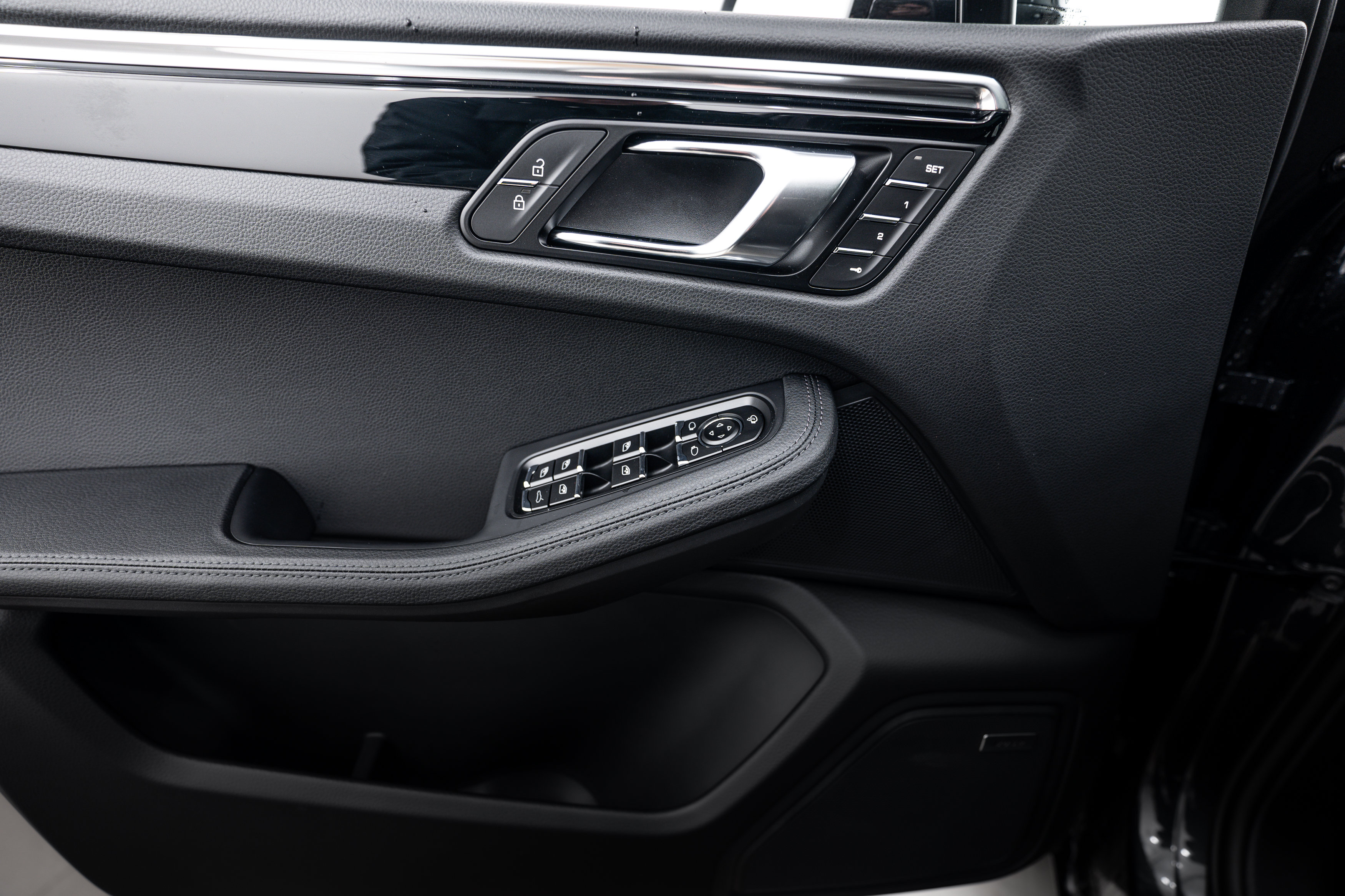 Certified 2026 Porsche Macan AWD/4WD image 16