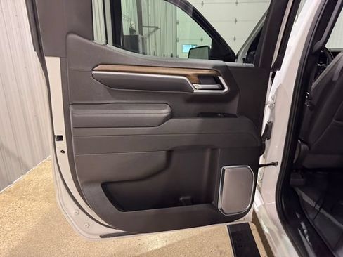 Used 2025 Chevrolet Silverado 1500 High Country AWD/4WD image 19