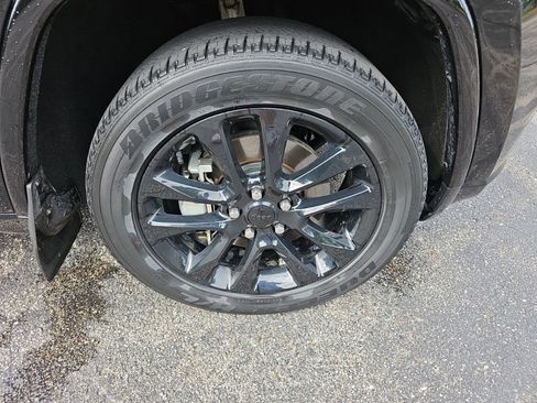 Used 2021 Jeep Grand Cherokee Laredo X AWD/4WD image 9