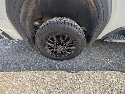 Used 2024 GMC Sierra 2500 Denali Ultimate image 11