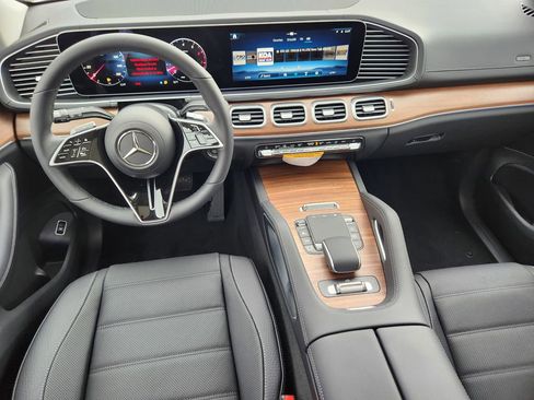 New 2026 Mercedes-Benz GLS 450 4MATIC image 24