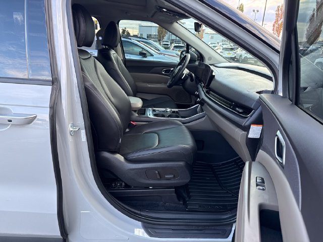 Used 2026 Kia Carnival SX FWD image 9