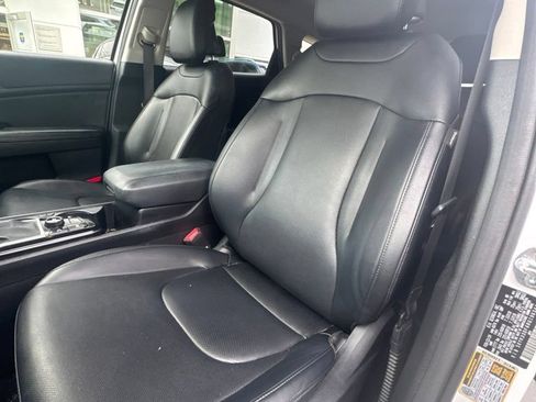Used 2024 Kia Sportage EX FWD image 11