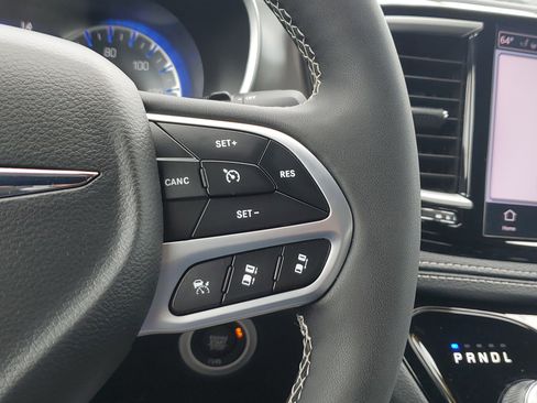 Used 2025 Chrysler Pacifica Select FWD image 22