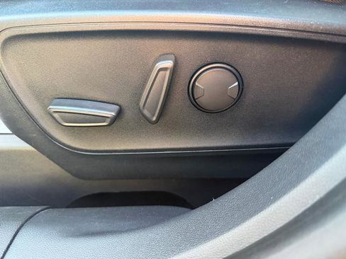 Used 2020 Ford Escape SE image 16