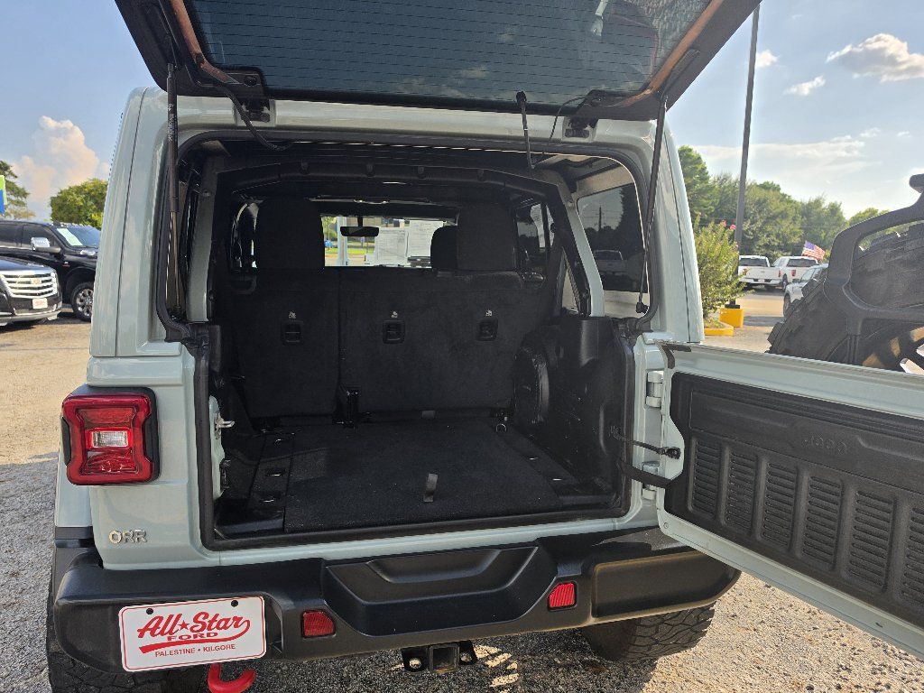 Used 2023 Jeep Wrangler Unlimited Rubicon w/ Cold Weather Group AWD/4WD image 19