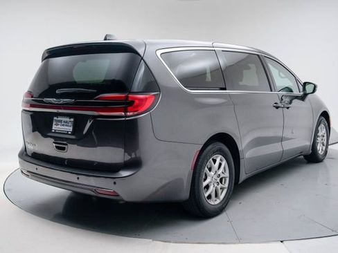 Used 2023 Chrysler Pacifica Touring-L FWD image 7