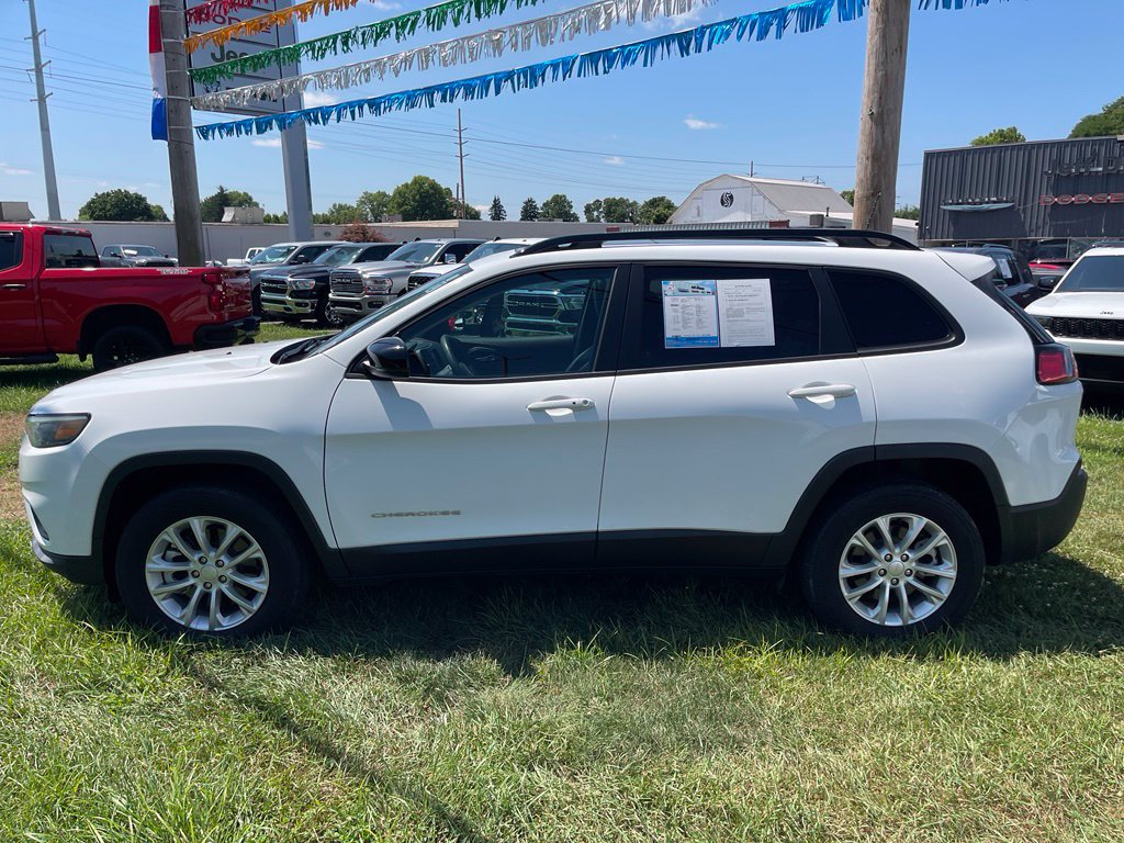 Used 2022 Jeep Cherokee Latitude Lux w/ Sun & Sound Group AWD/4WD image 9
