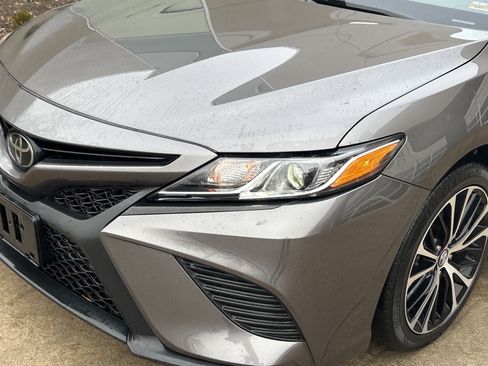 Used 2019 Toyota Camry SE image 6