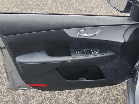 Used 2023 Kia Forte LXS w/ LXS Technology Package FWD image 12