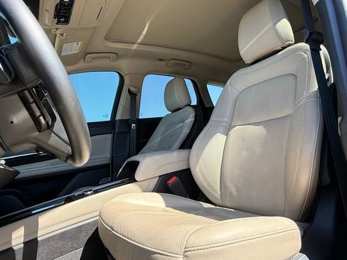 Used 2025 Lincoln Corsair Reserve FWD image 13
