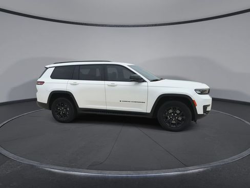 Used 2024 Jeep Grand Cherokee L Altitude RWD image 2