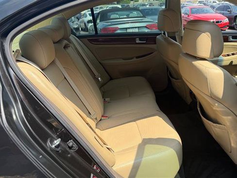 Used 2014 Hyundai Genesis 3.8 RWD image 8