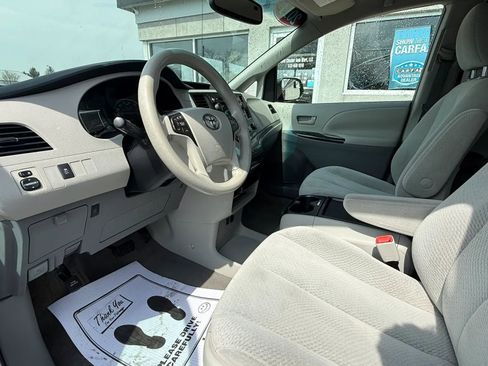 Used 2011 Toyota Sienna LE image 9