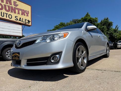 Used 2013 Toyota Camry SE FWD image 1