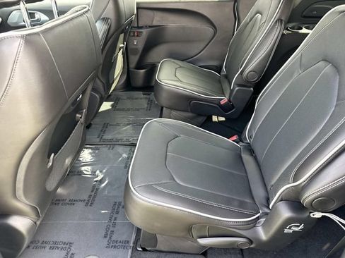 New 2026 Chrysler Pacifica Limited w/ Trailer Tow Group FWD image 24